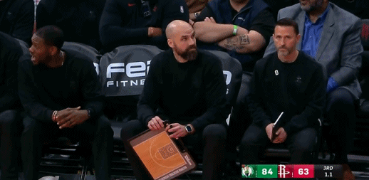 心态崩了！乌度卡不满裁判判罚 连吃2T被驱逐出场