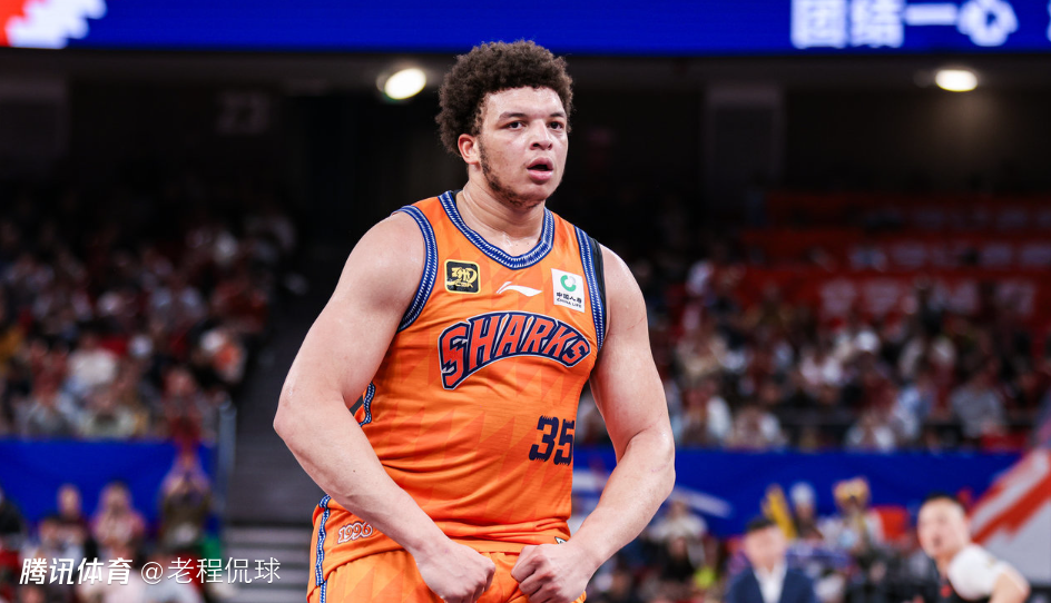 CBA外援洛夫顿要离开上海男篮？记者辟谣 事情真因只是跟风调侃