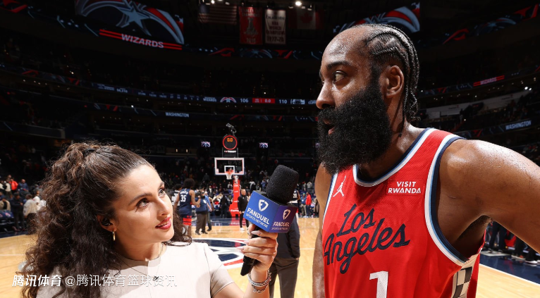 哈登：年轻球员表现超预期 不管过程多难看比赛赢了就是赢了