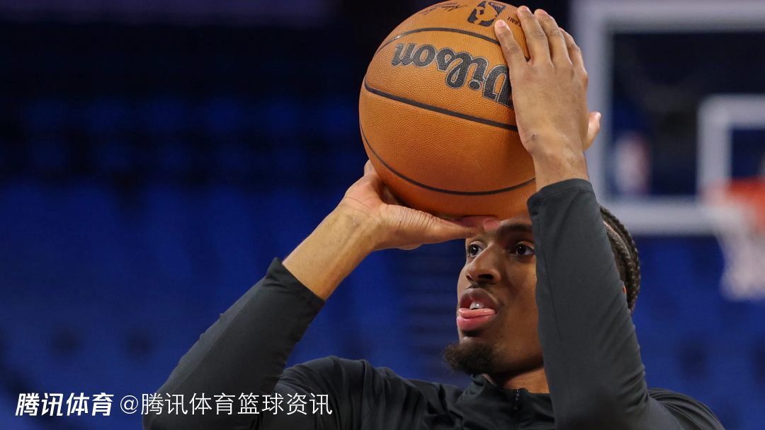 马克西：手指刚换上新固定护具 预计下周初重新评估伤情