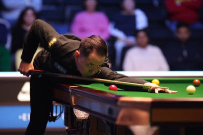 斯诺克大师赛16进8轮次：肖国栋吴宜泽分别战胜对手 8强战将上演中国德比