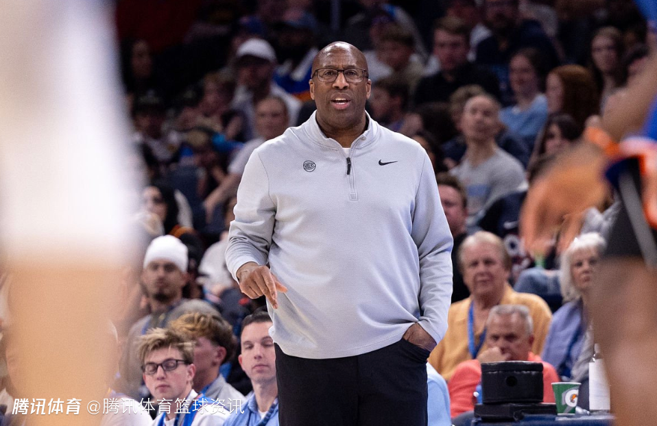 迈克-布朗：雷霆小动作和表演技巧简直登峰造极 他们罚了38球这些判罚都合理吗