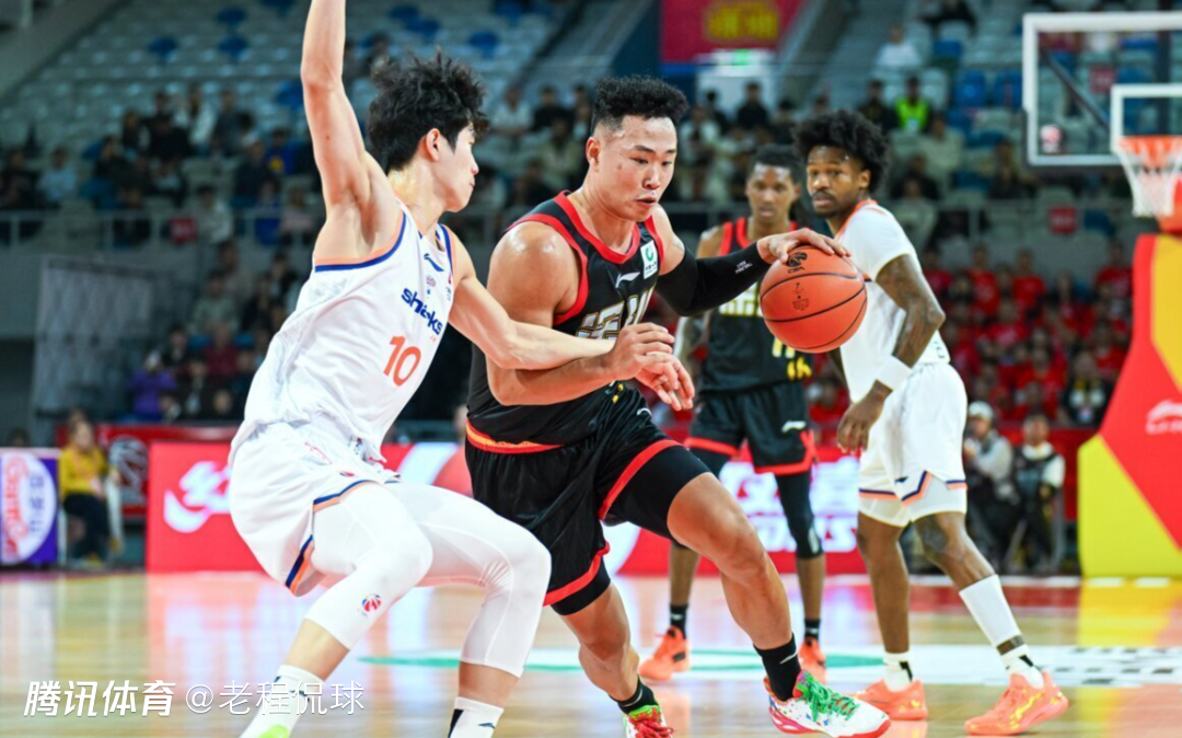 贺希宁砍25分击退CBA第一上海队 他能再进中国男篮吗？