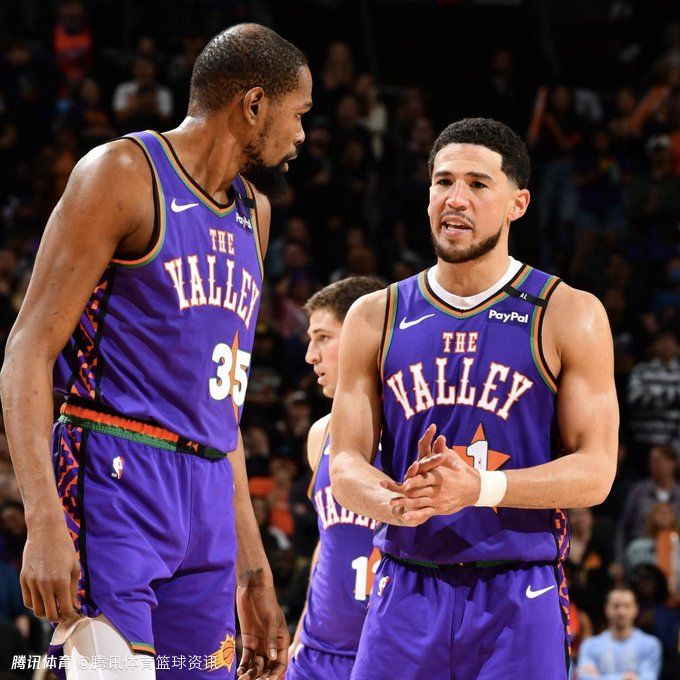 不予置评！布克回应杜兰特小号事件：社交媒体别太当真 这事我没往心里去