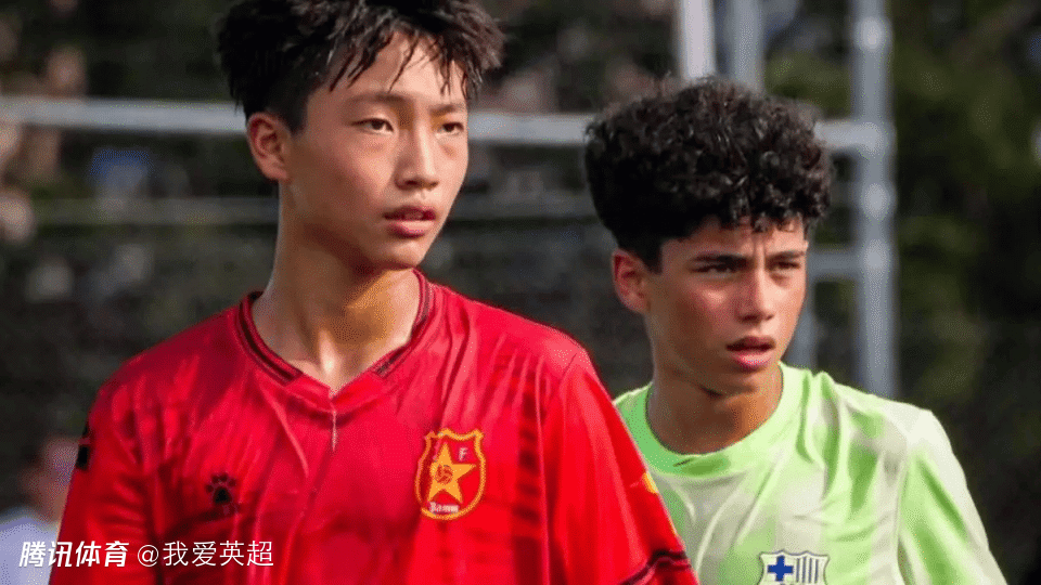 重磅！14岁李昊炎确认加盟巴萨，成中国首人，西媒盛赞：爆发力像子弹