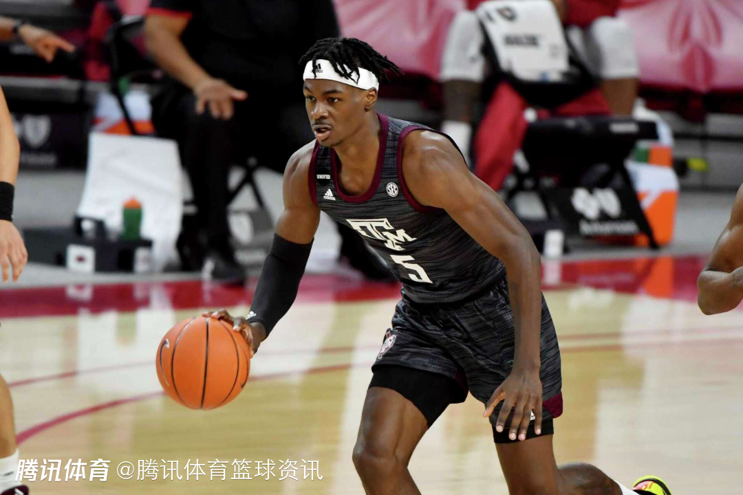 一签一裁！马刺官宣：球队已与前锋伊曼纽尔-米勒签下双向合同 同时裁掉乌穆德