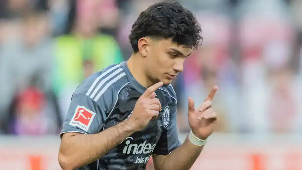 德媒：主帅公开批评致其不满，法兰克福新星乌尊考虑夏窗离队