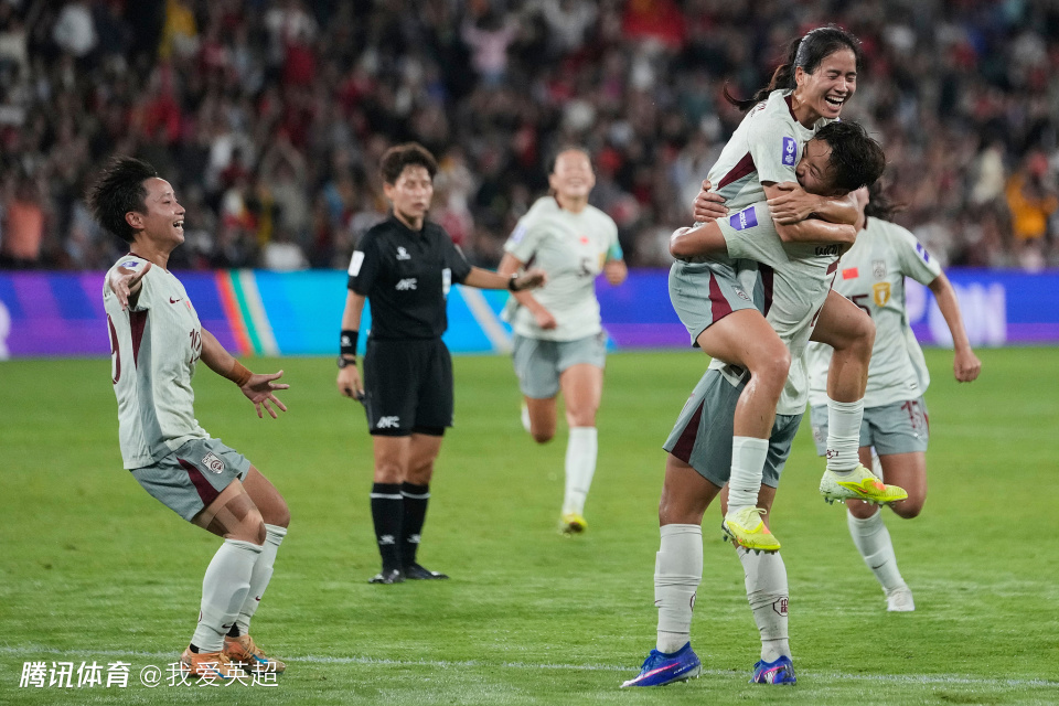 离谱！主裁助朝鲜逃2红 纵容蹬踏+肘击 提前41秒完赛看懵双方球员