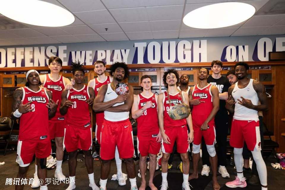 今天没拿到奖牌！杨瀚森19+5再次参加混音大合影 官方海报闹乌龙