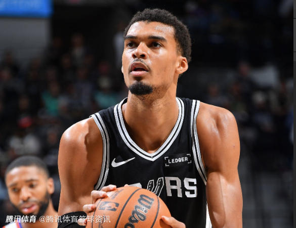 文班亚马命中生涯第300记三分球 仅用138场2米13以上球员最快