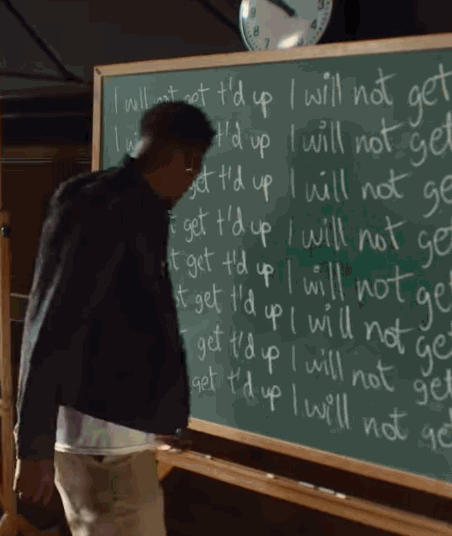 罚自己写满两块黑板！爱德华兹晒视频表态：我绝不会再吃T