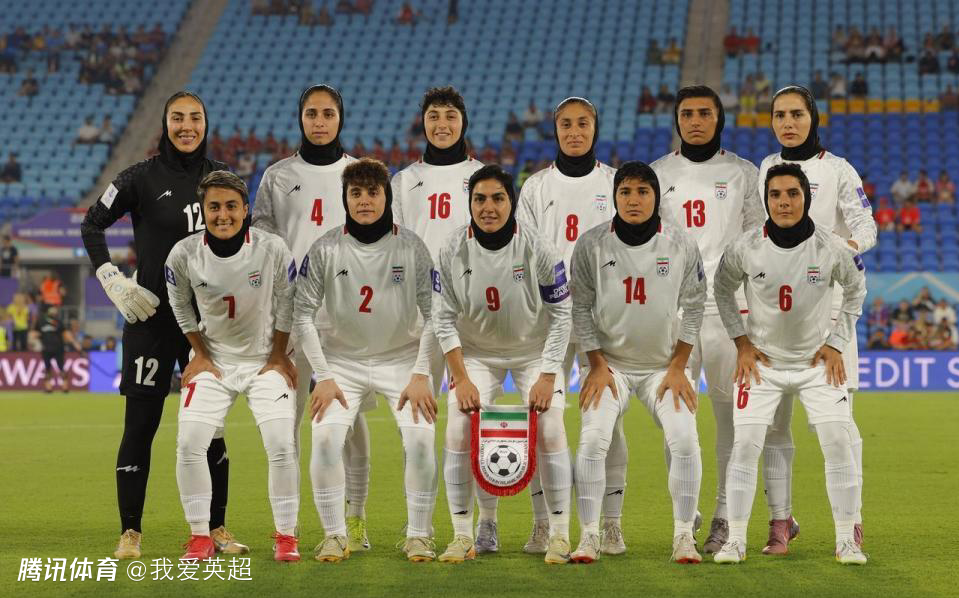 争议？祖国遭空袭后，伊朗女足亚洲杯集体拒绝唱国歌！主帅面带微笑