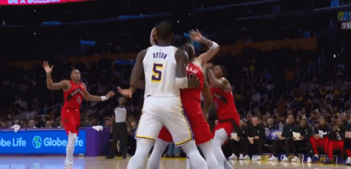 东契奇抱怨裁判吃到本季第12次技犯 若累计到16次将被自动禁赛一场