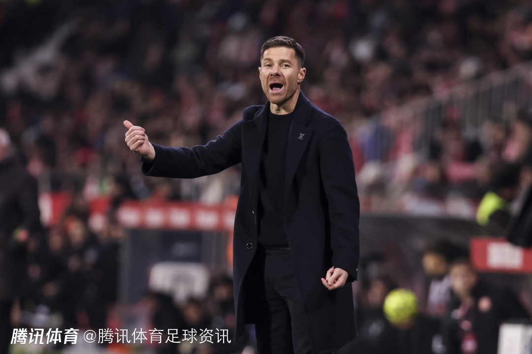 世体：皇马更衣室通过社媒才知阿隆索下课 部分球员曾设想齐达内能接任