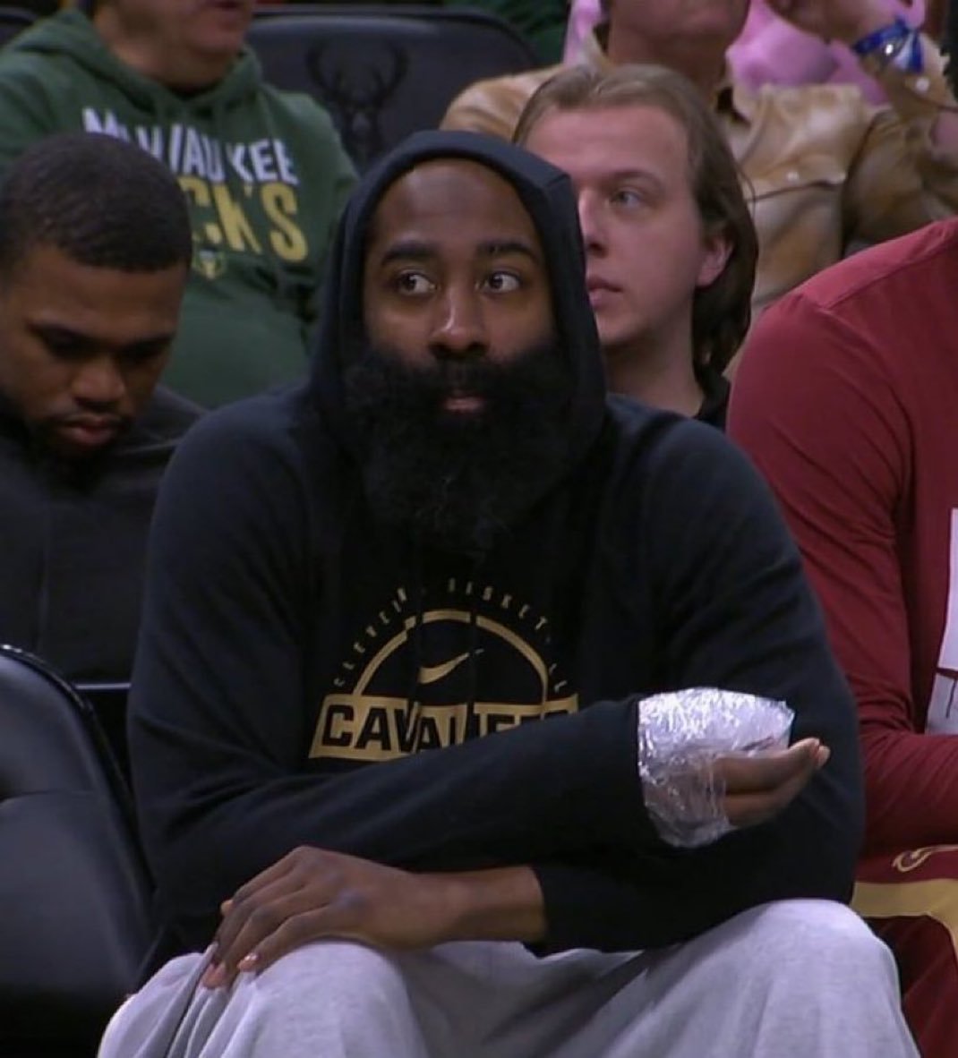 骑士主帅透露哈登目前运球都吃力：手指骨折传接球受阻 这确实很棘手