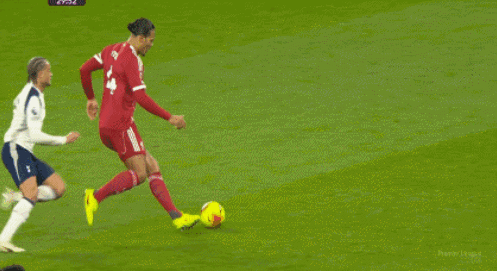 鲁尼评热刺两红牌：西蒙斯非故意因范戴克是队友 罗梅罗那张偏软且对手有表演