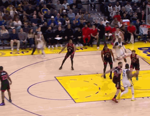 时隔16场出战！库明加半场0分2板还在找手感：空接和罚球都不中