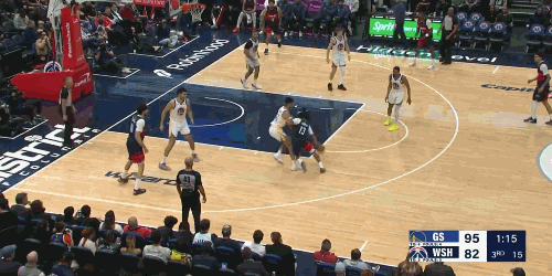 波杰和尤尔特塞文抢板撞在一起导致乌龙！队友无语：你们在干啥？