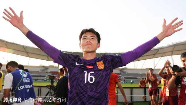 偶像来了！切赫社媒祝贺李昊零封晋级 主动索要签名手套