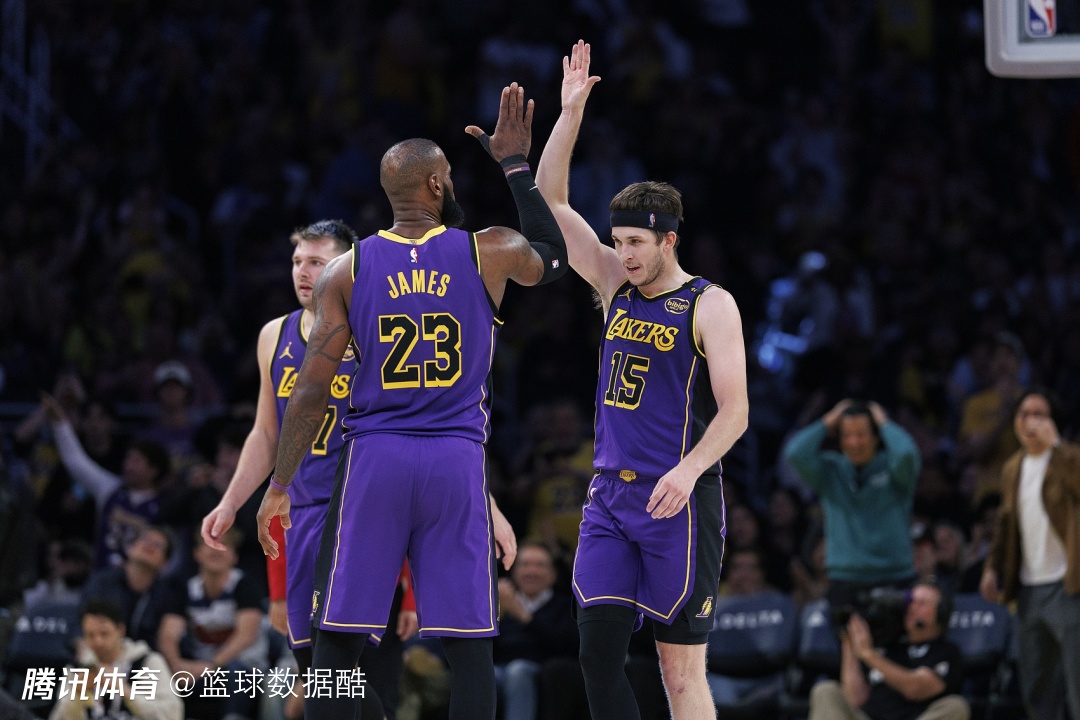 东契奇腿筋拉伤老詹将重回持球核心 湖人无奈又得啃老41岁老将？