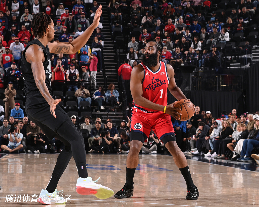 快船半场领先31分！哈登小卡轮番发力：半场合砍35分早早打爆篮网