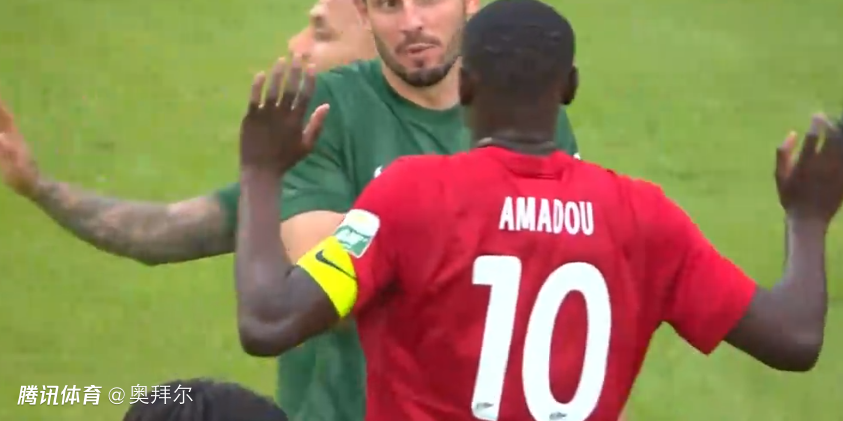 中超激烈冲突！遭爆铲后米神暴怒，大骂李镇全，20人互相推搡