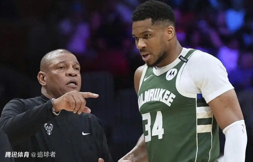 雄鹿惨败20分！字母哥无视里弗斯一幕引热议 雷记称他已放弃雄鹿了