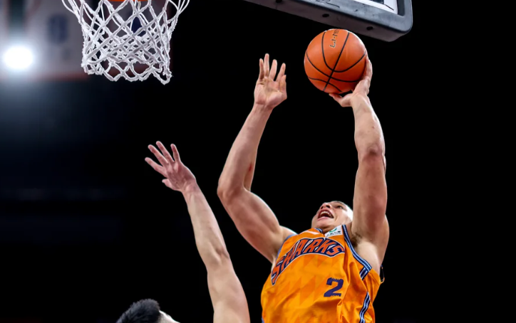 洛夫顿24+10大白边17+14上海大胜北控 里勒空砍32分豪斯首秀21+6+6+5抢断