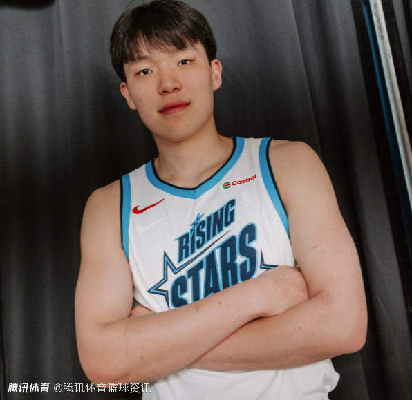 为新秀赛做好准备！开拓者官方晒杨瀚森换球衣视频 赛前热身连续暴扣