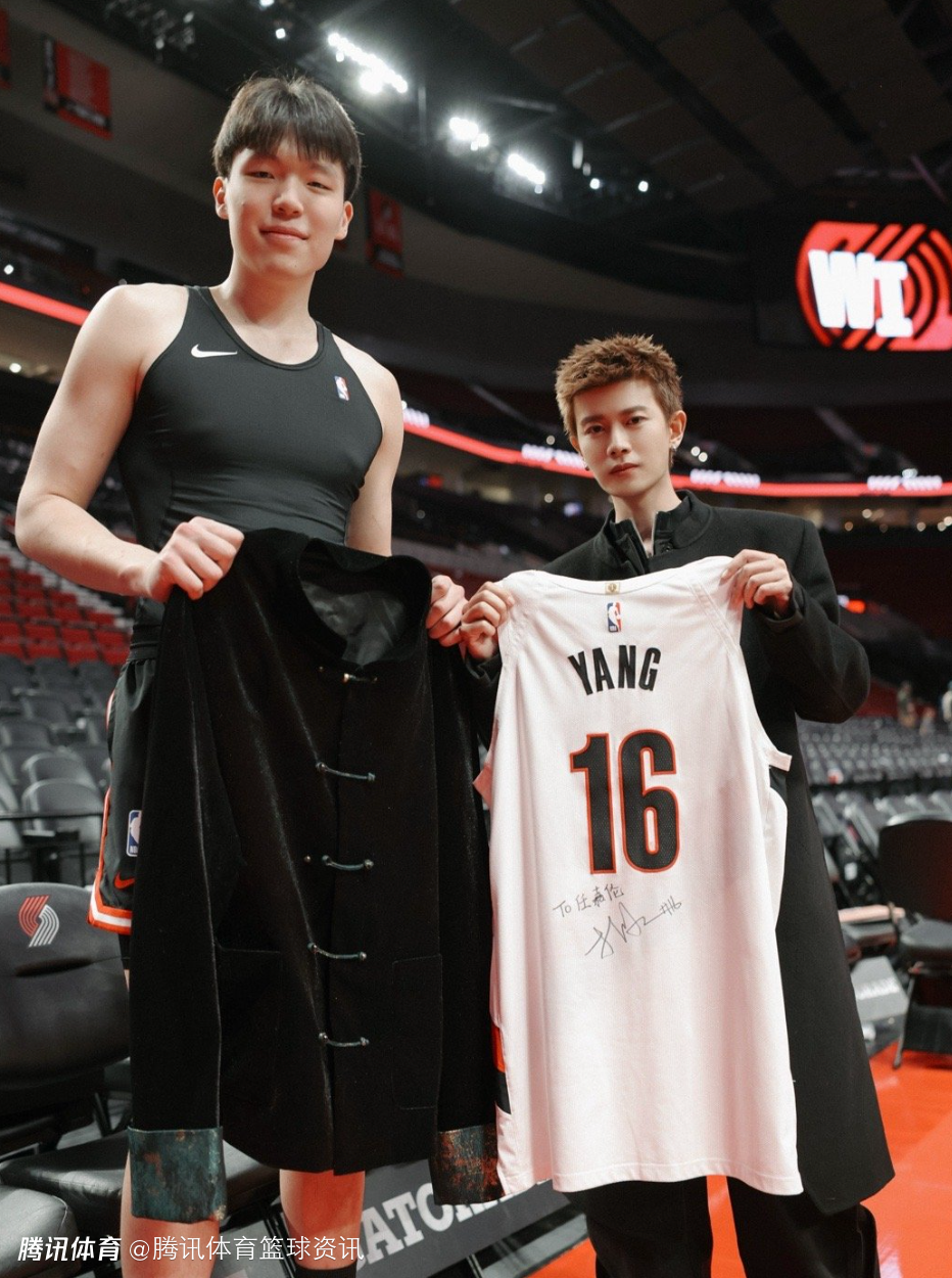 老乡见老乡！开拓者官方晒任嘉伦和杨瀚森互换礼物 主场观赛战绩1胜0负