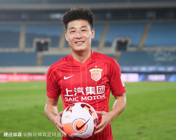 已不是那个追风少年！武磊替补三次错失良机 单刀滑倒+空门吊射偏出