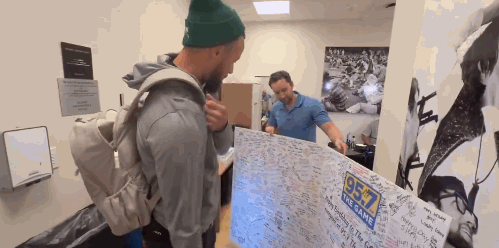 特殊礼物！湾区电台赠送库里超级生日贺卡 密密麻麻都是球迷祝福