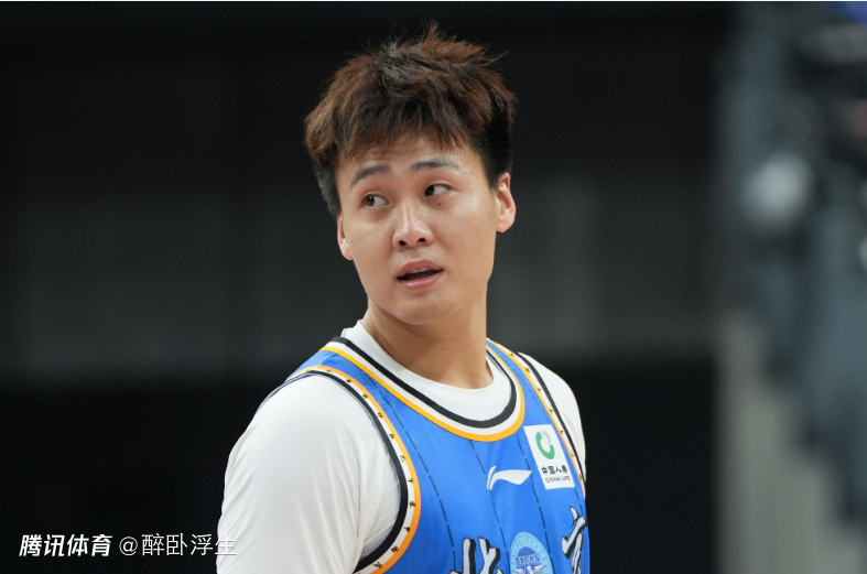 赵睿刚复出0分又受伤！曾凡博20+8北京惜败北控 邹雨宸21+15