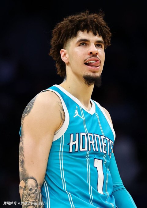 三球解锁800记三分里程碑：用时260场历史最快却耗近6年太扎心