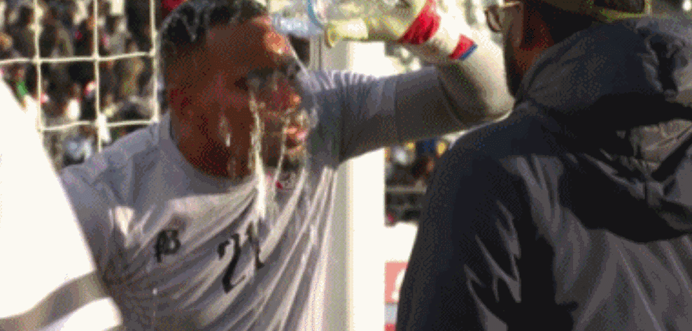 非洲杯惊魂一刻！苏丹门将比赛中突晕厥倒地 治疗后拒绝下场坚持比赛