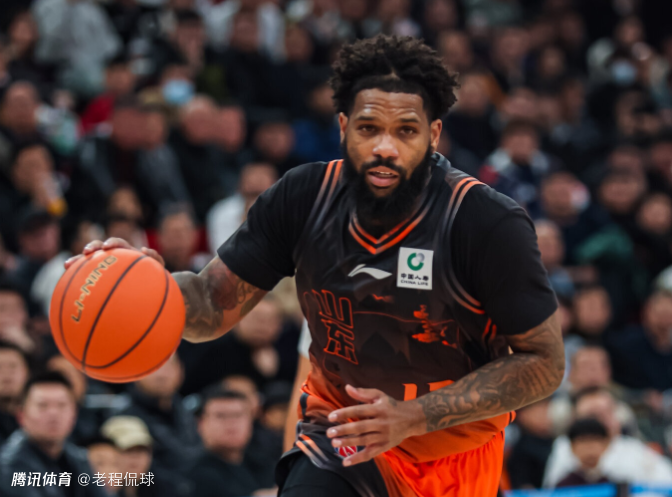 山东外援鲍威尔战上海6中0 他注定要被裁掉？