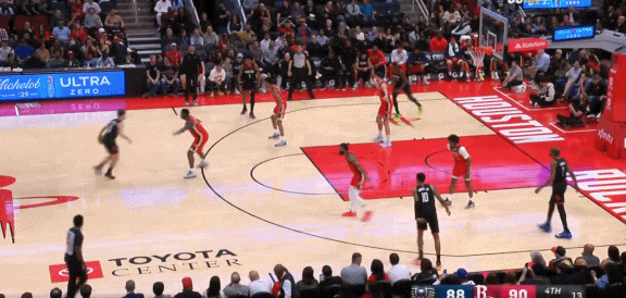 锡安疑似垫脚谢泼德 裁判回看后升级一级恶意犯规