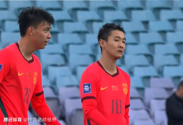 国足精彩进球：3大队长连线 2脚传递！韦世豪左脚穿心箭