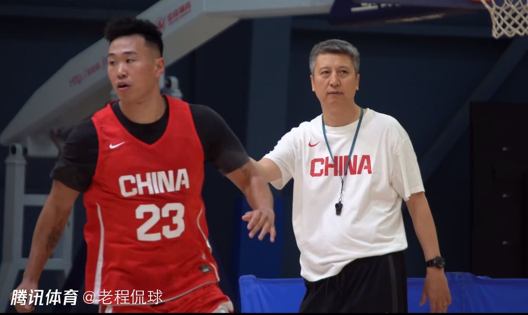 中国男篮首次曝光训练画面 23日公布出访名单飞赴日本