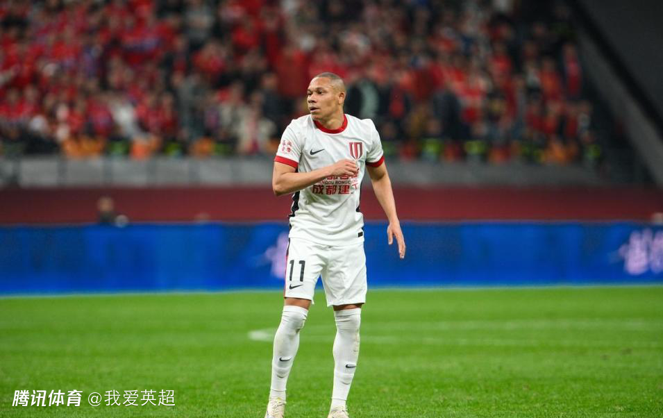 被换下后连丢3球！蓉城外援与洋帅爆发激烈争吵 愤而离场+怒砸门框