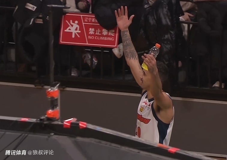 状态无解！奎恩12中10轰30分4板4助5断 末节挑拨主场观众吃T