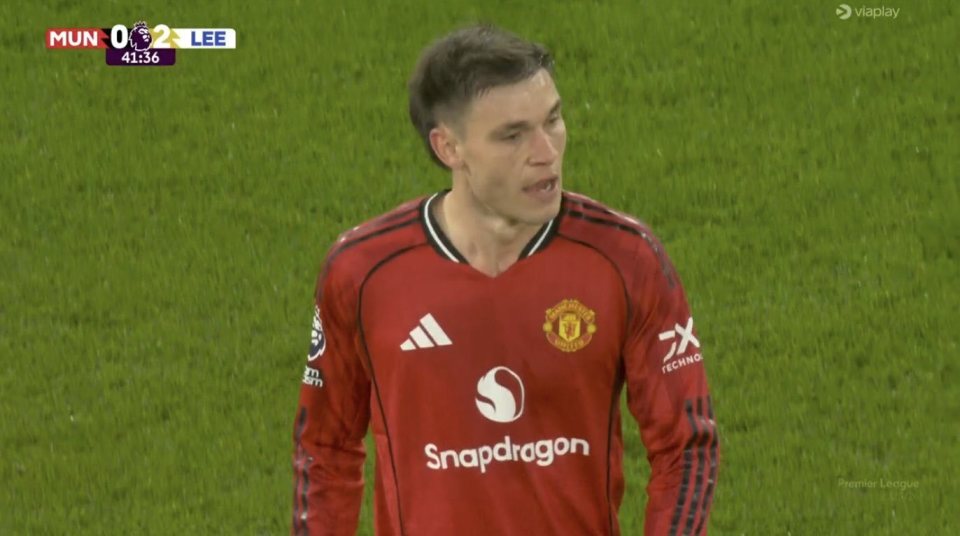 曼联隐形后腰遭基恩怒骂！曝拉爵愿亏1500万清洗，转会谈判已开启