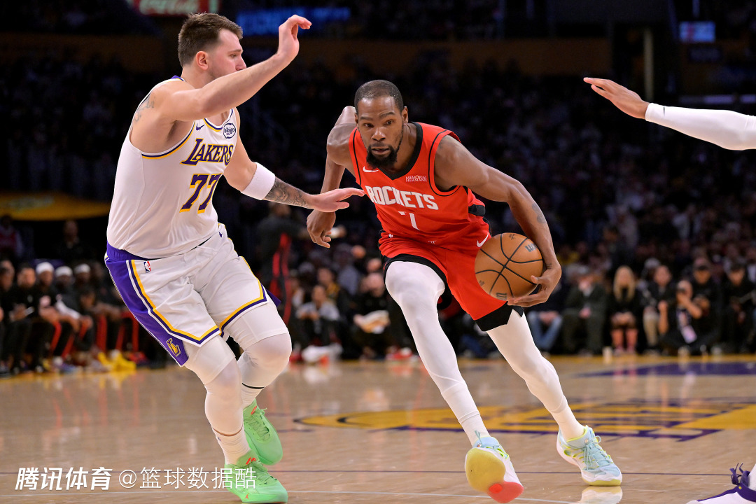 里夫斯受伤后东契奇和老詹压力倍增 两人同时在场防守极其惨淡