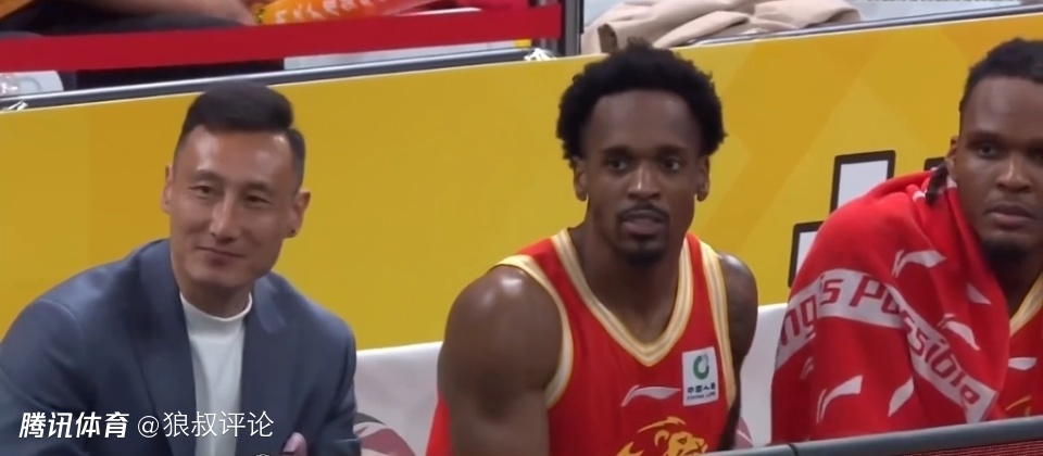 广厦vs青岛前瞻：布朗PK韦瑟斯庞引超级外援对决 王博客场挑战刘维伟