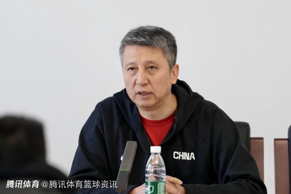 中国男篮公布对阵日本男篮12人名单：赵继伟高诗岩李弘权领衔 余嘉豪贺希宁在列