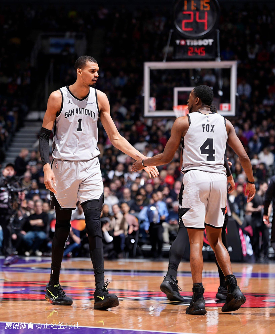 马刺15分逆转迎十连胜！文班12+8+5帽 决胜时刻6罚中2太惊险