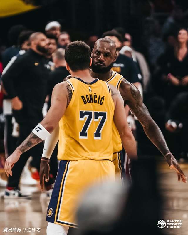 湖人双巨晒照庆祝击退掘金！里夫斯盛赞：詹姆斯GOAT+东契奇传奇