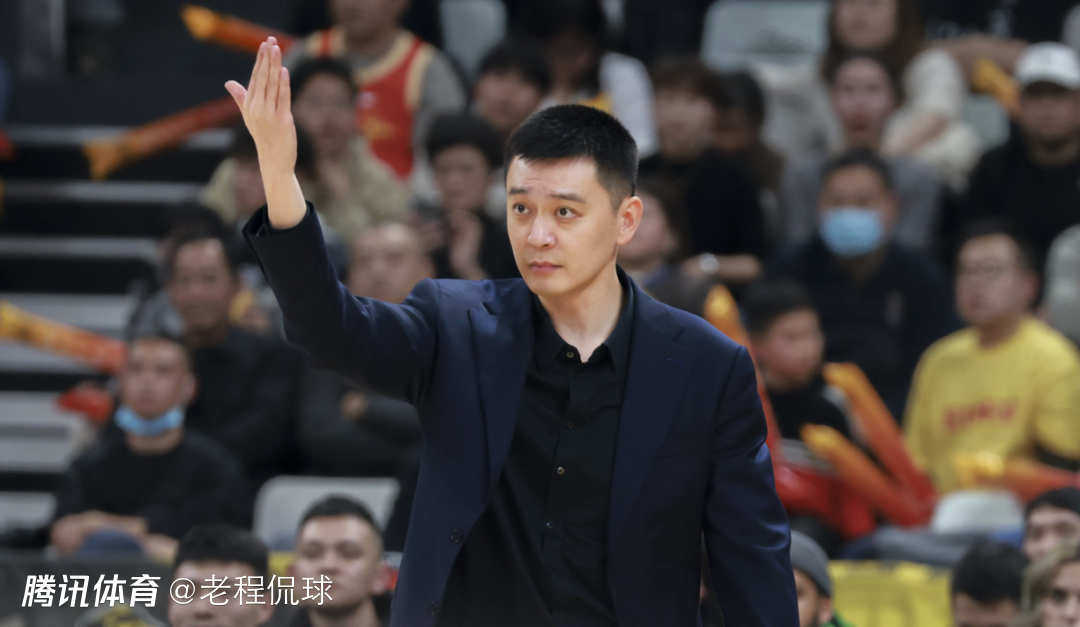 被问是否换外援杨鸣沉默许久 冠军教头为何如此无奈？