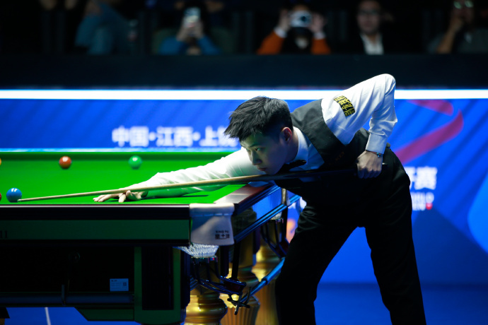 决胜局单杆129分！赵心童5-4绝杀龙泽煌 晋级世界公开赛32强