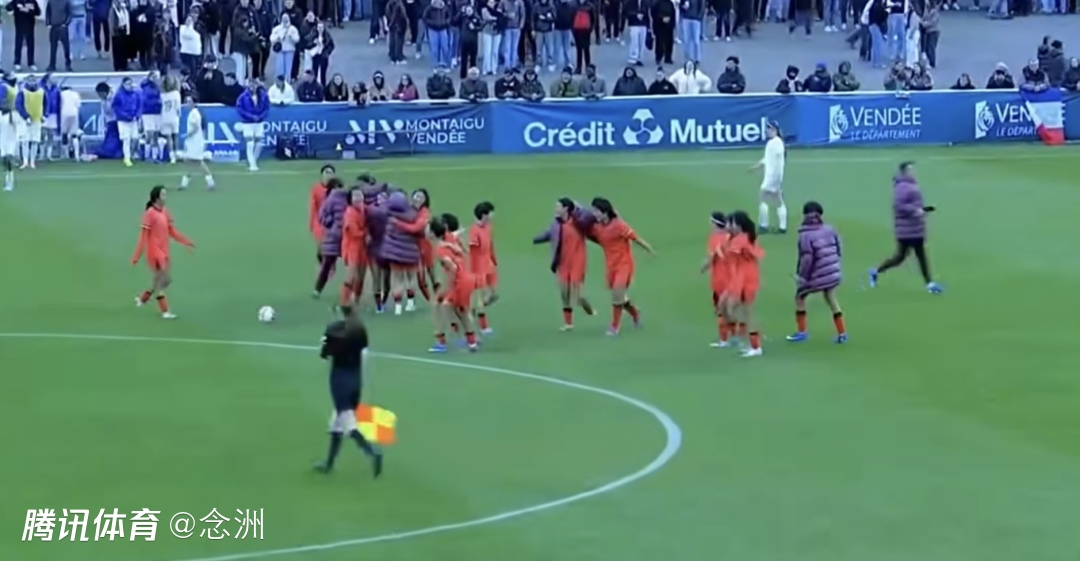 足坛一夜动态：U16女足2-1法国！恩佐示好皇马 意大利国脚遭网暴